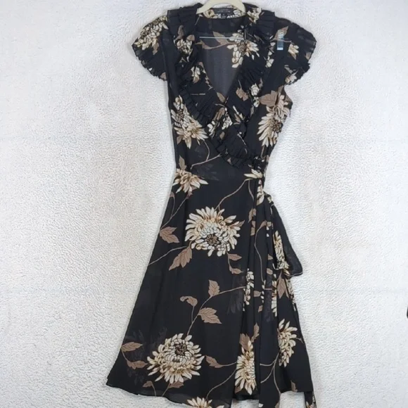 Tahari Floral A-Line Midi Dress - Picture 1 of 6